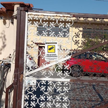פיומיצ'ינו A Santy'S Rooms-Bagnocondiviso Sharedboth Room2Piano-No Lift-3Chilom A Piedi Xaeroporto-A Pagamento Shuttle Air Condizextra Bed Extrabed For A Fee-3 Minuti Bus Xfieradiroma-10 Minutes Stop Bus To Rome In50 Minutes Trafficpermitting Are You To Rome מראה חיצוני תמונה