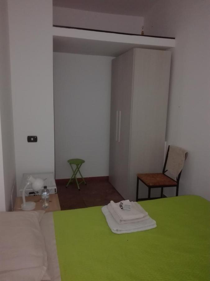 פיומיצ'ינו A Santy'S Rooms-Bagnocondiviso Sharedboth Room2Piano-No Lift-3Chilom A Piedi Xaeroporto-A Pagamento Shuttle Air Condizextra Bed Extrabed For A Fee-3 Minuti Bus Xfieradiroma-10 Minutes Stop Bus To Rome In50 Minutes Trafficpermitting Are You To Rome מראה חיצוני תמונה