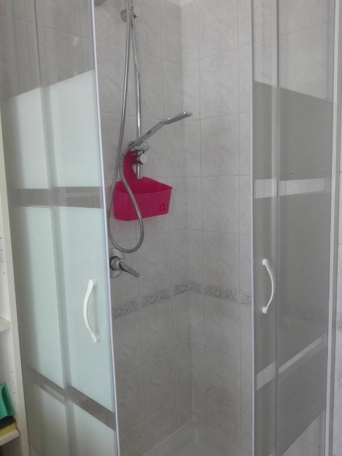 פיומיצ'ינו A Santy'S Rooms-Bagnocondiviso Sharedboth Room2Piano-No Lift-3Chilom A Piedi Xaeroporto-A Pagamento Shuttle Air Condizextra Bed Extrabed For A Fee-3 Minuti Bus Xfieradiroma-10 Minutes Stop Bus To Rome In50 Minutes Trafficpermitting Are You To Rome מראה חיצוני תמונה