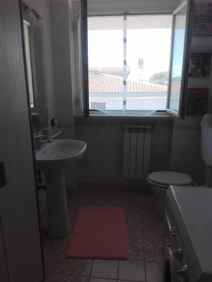 פיומיצ'ינו A Santy'S Roomsbagno Condiviso Shared Both2Piano No Lift No Shuttle -No Pasti No Meal,- A Pagamento Air Condit For A Fee Extra Bed For A Fee-Letto Extra A Pagamento -3 Minuti A Piedi Da Bus Per Fiera Di Roma מראה חיצוני תמונה