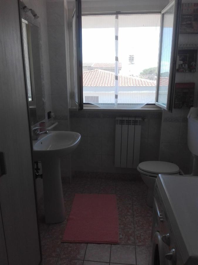 פיומיצ'ינו A Santy'S Rooms-Bagnocondiviso Sharedboth Room2Piano-No Lift-3Chilom A Piedi Xaeroporto-A Pagamento Shuttle Air Condizextra Bed Extrabed For A Fee-3 Minuti Bus Xfieradiroma-10 Minutes Stop Bus To Rome In50 Minutes Trafficpermitting Are You To Rome מראה חיצוני תמונה