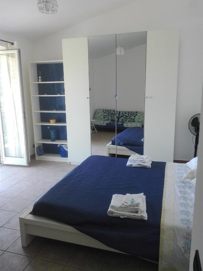 פיומיצ'ינו A Santy'S Rooms-Bagnocondiviso Sharedboth Room2Piano-No Lift-3Chilom A Piedi Xaeroporto-A Pagamento Shuttle Air Condizextra Bed Extrabed For A Fee-3 Minuti Bus Xfieradiroma-10 Minutes Stop Bus To Rome In50 Minutes Trafficpermitting Are You To Rome מראה חיצוני תמונה