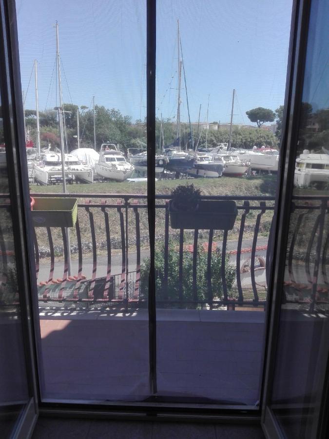 פיומיצ'ינו A Santy'S Rooms-Bagnocondiviso Sharedboth Room2Piano-No Lift-3Chilom A Piedi Xaeroporto-A Pagamento Shuttle Air Condizextra Bed Extrabed For A Fee-3 Minuti Bus Xfieradiroma-10 Minutes Stop Bus To Rome In50 Minutes Trafficpermitting Are You To Rome מראה חיצוני תמונה