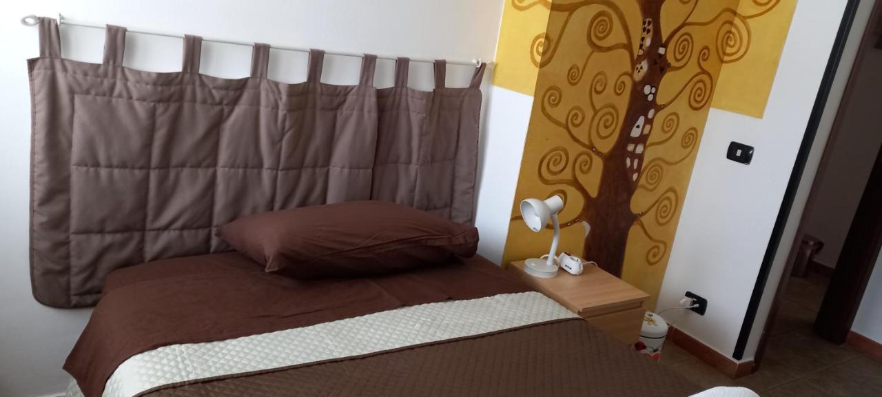 פיומיצ'ינו A Santy'S Rooms-Bagnocondiviso Sharedboth Room2Piano-No Lift-3Chilom A Piedi Xaeroporto-A Pagamento Shuttle Air Condizextra Bed Extrabed For A Fee-3 Minuti Bus Xfieradiroma-10 Minutes Stop Bus To Rome In50 Minutes Trafficpermitting Are You To Rome מראה חיצוני תמונה