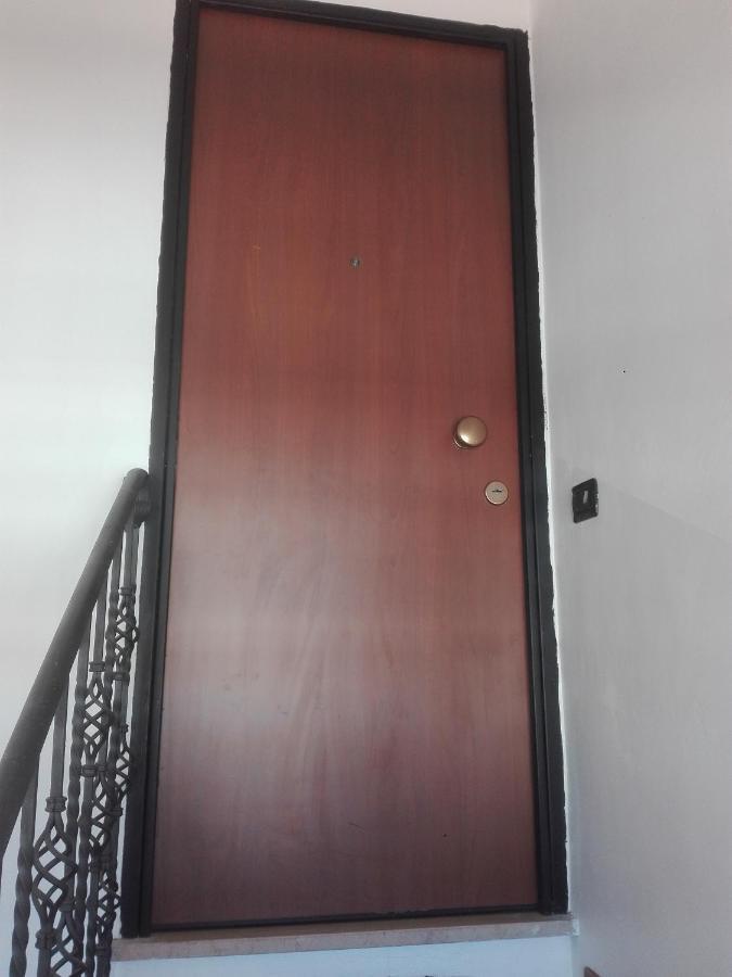 פיומיצ'ינו A Santy'S Rooms-Bagnocondiviso Sharedboth Room2Piano-No Lift-3Chilom A Piedi Xaeroporto-A Pagamento Shuttle Air Condizextra Bed Extrabed For A Fee-3 Minuti Bus Xfieradiroma-10 Minutes Stop Bus To Rome In50 Minutes Trafficpermitting Are You To Rome מראה חיצוני תמונה