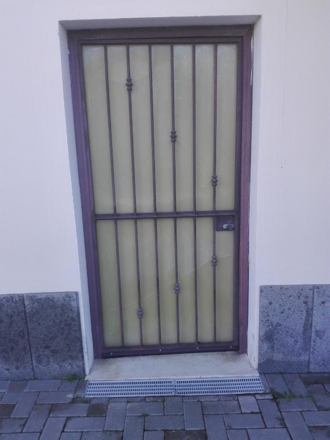פיומיצ'ינו A Santy'S Rooms-Bagnocondiviso Sharedboth Room2Piano-No Lift-3Chilom A Piedi Xaeroporto-A Pagamento Shuttle Air Condizextra Bed Extrabed For A Fee-3 Minuti Bus Xfieradiroma-10 Minutes Stop Bus To Rome In50 Minutes Trafficpermitting Are You To Rome מראה חיצוני תמונה